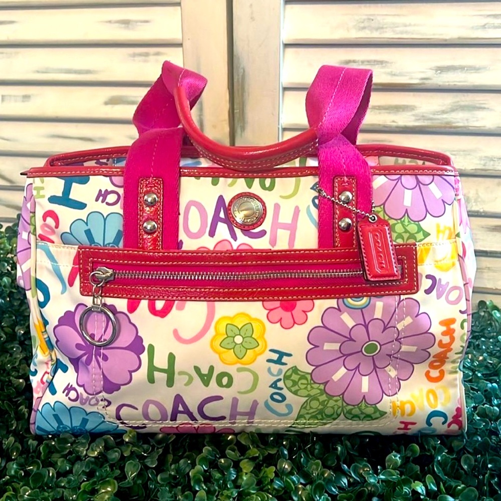 Coach Daisy Floral Pink & White Nylon Shoulder
Bag Multicolor F14880